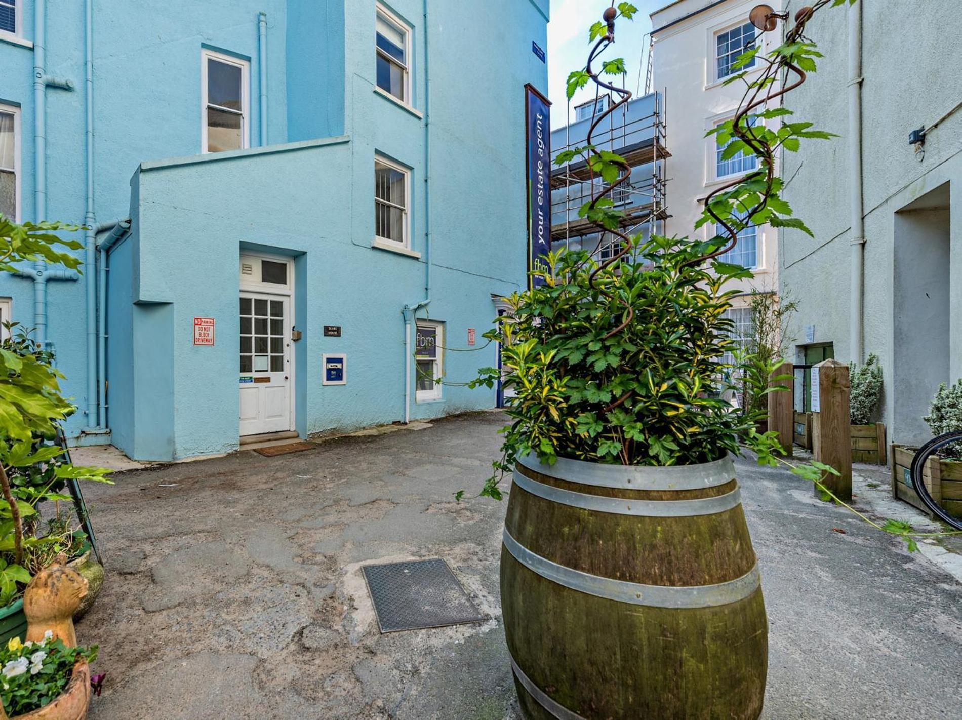 3 Bed In Tenby 95027 Экстерьер фото